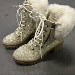 Very G Sparkling Silver Bling Ankle Boots Women’s Size 8.5 Faux Fur Trim Glitter